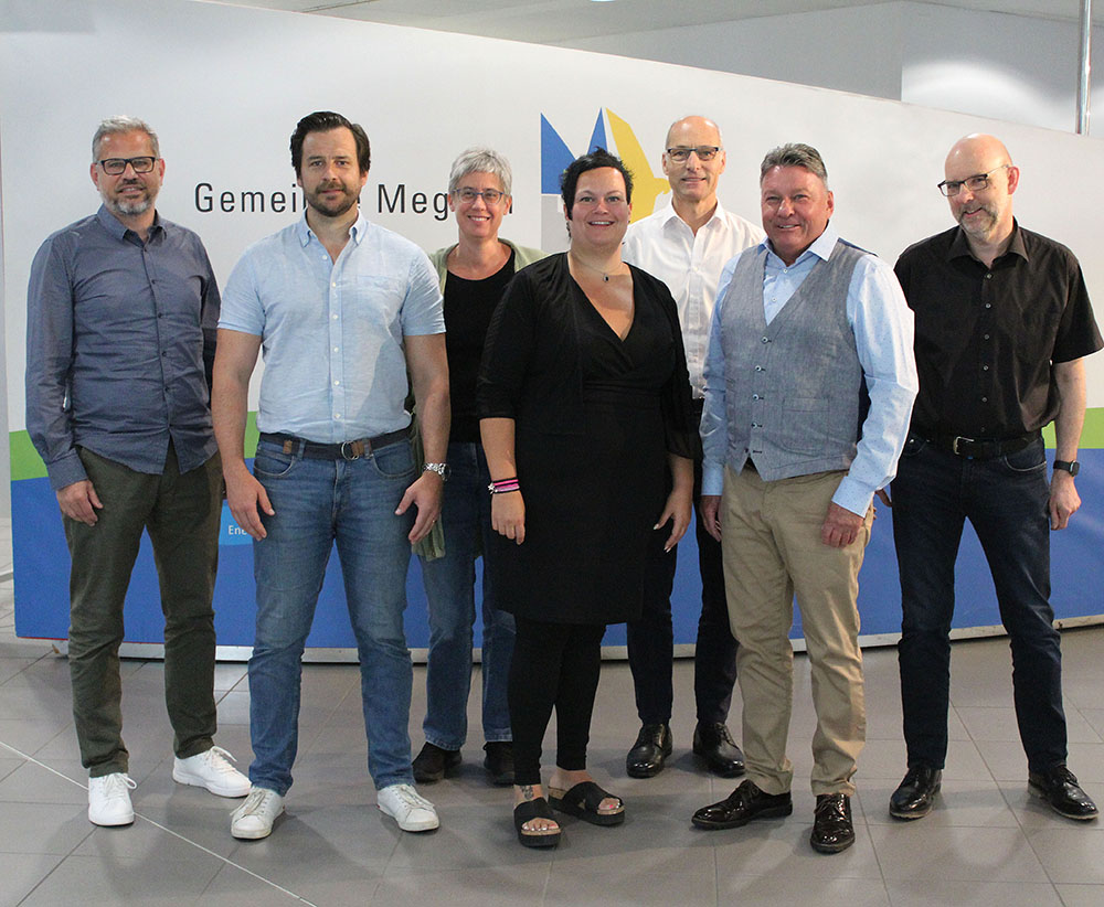 Von links: Ruedi Imgrüth (Leiter Planung/Bau und Umwelt/Energie/Sicherheit), René Duss (Gesamtschulleiter), Claudia Emmenegger (Leiterin Jugend/Sport/Vereine und Kultur), Fabienne Erni (Leiterin Soziales/ Gesundheit), Daniel Schenker (Leiter Gemeindekanzlei/Personal), Daniel Ottiger (Gemeindeschreiber/Vorsitz) und Stephan Lackner (Leiter Finanzen/Controlling).