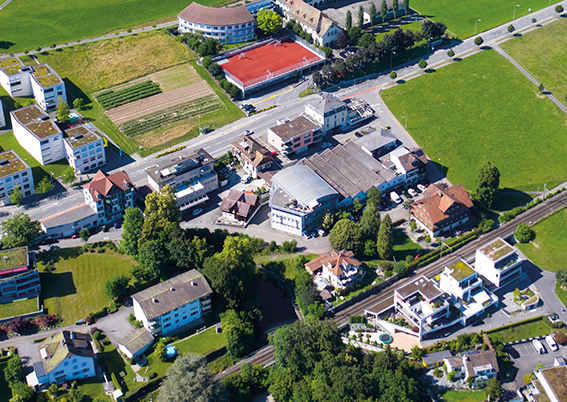 Meggen aus der Luft: Die öffentliche Mitwirkung zum Masterplan Meggen Zentrum betraf die  beiden Handlungsfelder Mühleweiher (Bildmitte) und Luzernerstrasse.