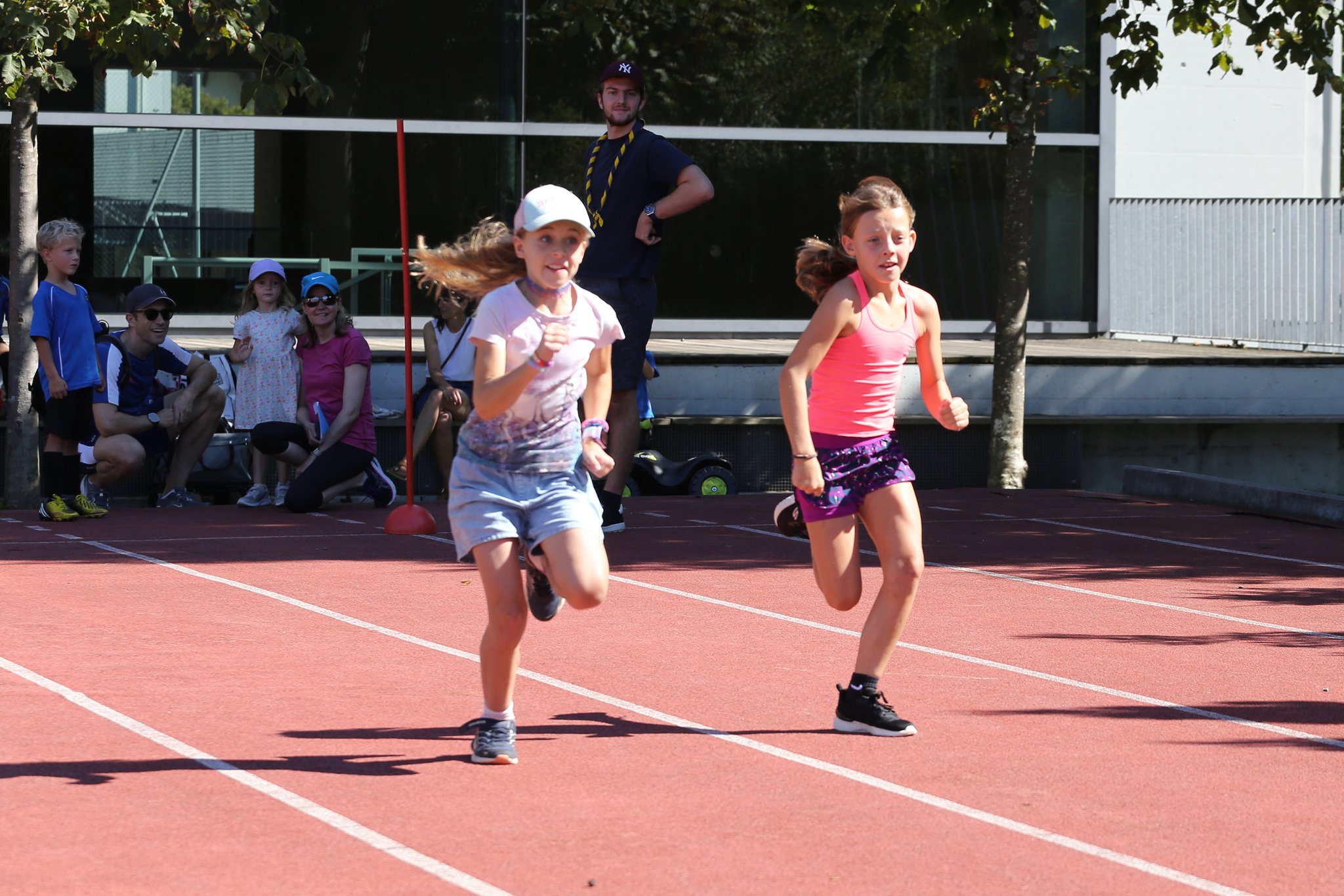 Start in den Megger Fünfkampf mit dem 80-Meter-Sprint auf der roten Laufbahn.