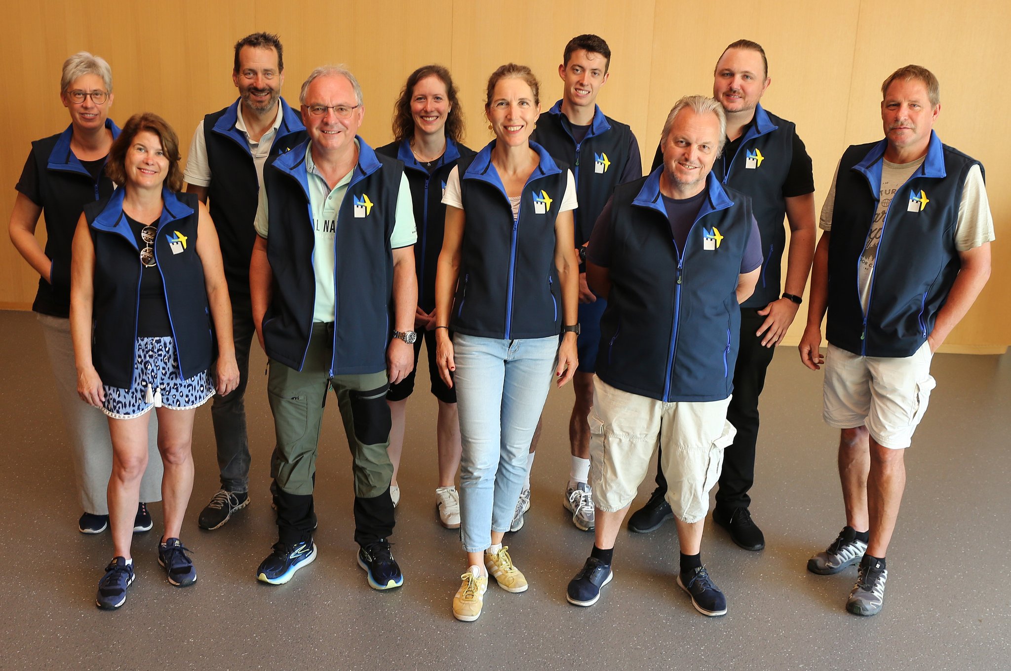 Das OK sorgte für einen reibungslosen Ablauf des Megger Sporttags. Die OK-Mitglieder präsentieren hier ihre neuen Gilets.