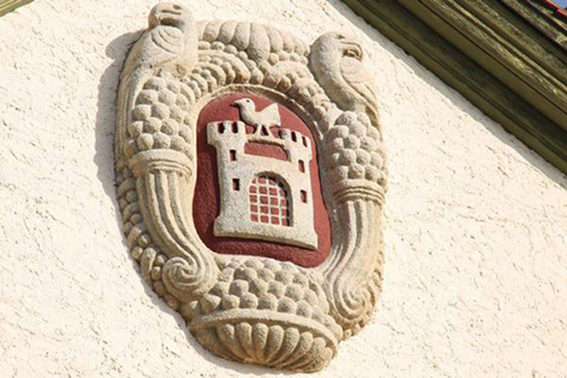 Ein steinernes Megger Wappen aus alter Zeit.