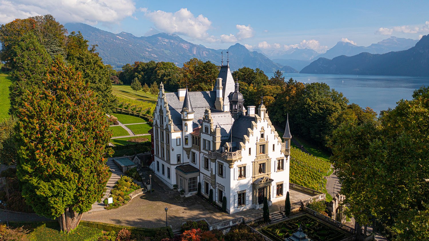 Das Dach von Schloss Meggenhorn wurde saniert.