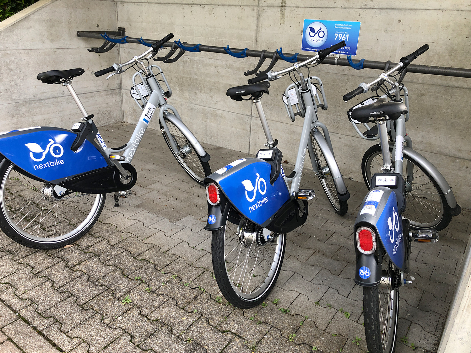 nextbike-Station beim Bahnhof Meggen Zentrum.